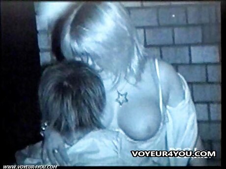 Hottie bertinta Natasha Starr gudang bokep gay masturbasi di kamar mandi