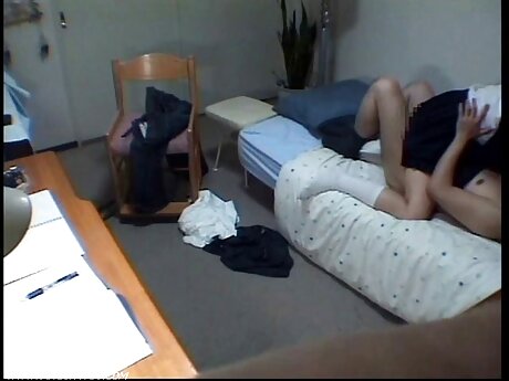 Bermain-main brunette gudang bokep xxx Jennifer White mengisap dan kontol besar sialan di berbagai posisi
