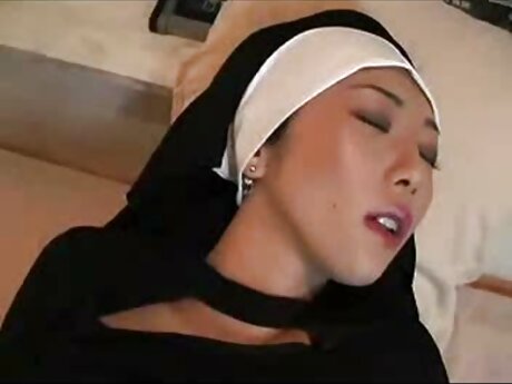 Karlee Gray dan April O'Neil gudang b0kep menjilati di ruang tamu