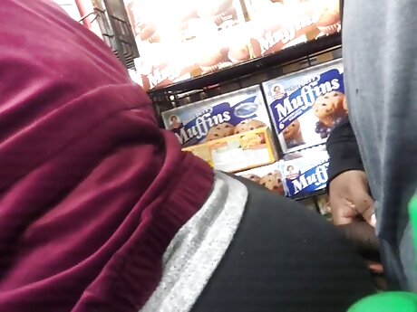 Wanita berambut gelap gudang bokep membutuhkan seks liar