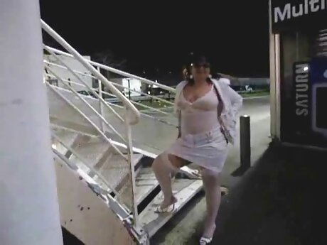 Nicole gudang video bokef Bexley menyebalkan dan mengendarai pecker putih di tempat tidur