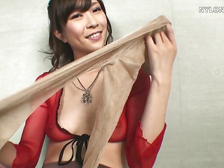 Juicy mahasiswi waptrick gudang bokep Adrian Maya membuat lubang analnya hancur