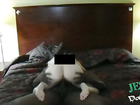 Wanita cantik gudang pidio bokeb membutuhkan seseorang untuk menghiburnya