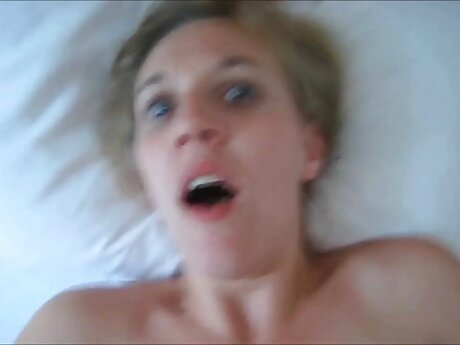 Juggy tante girang Lexi Luna mendapatkan vaginanya yang dicukur dibor di gudang film bokef POV